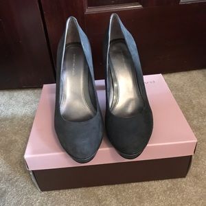 Dark gray Bandolino suede pumps